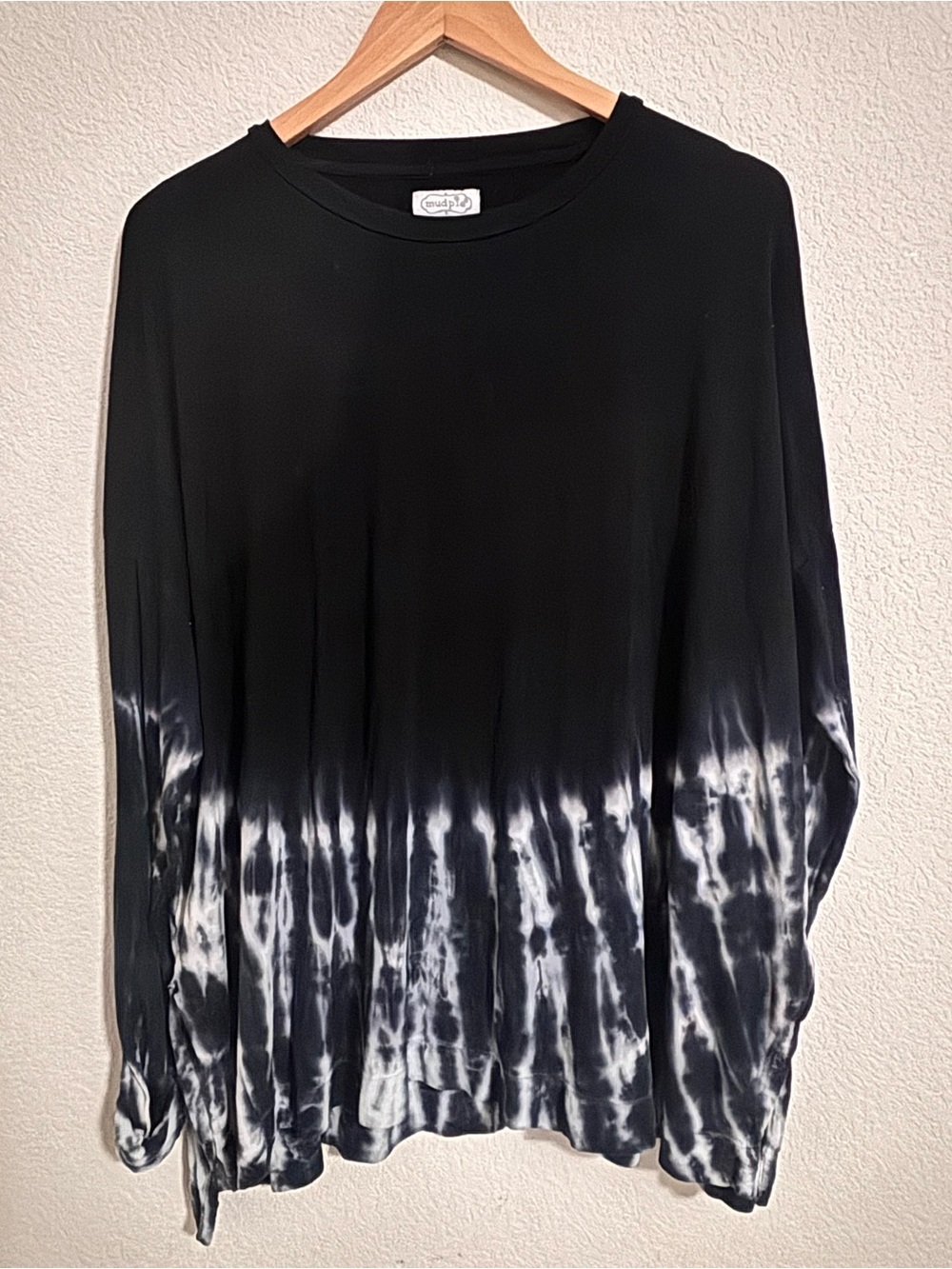Mud Pie Black Tie-Dye Dip Hem Long Sleeve Top